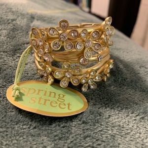 Floral jeweled stretch bangle